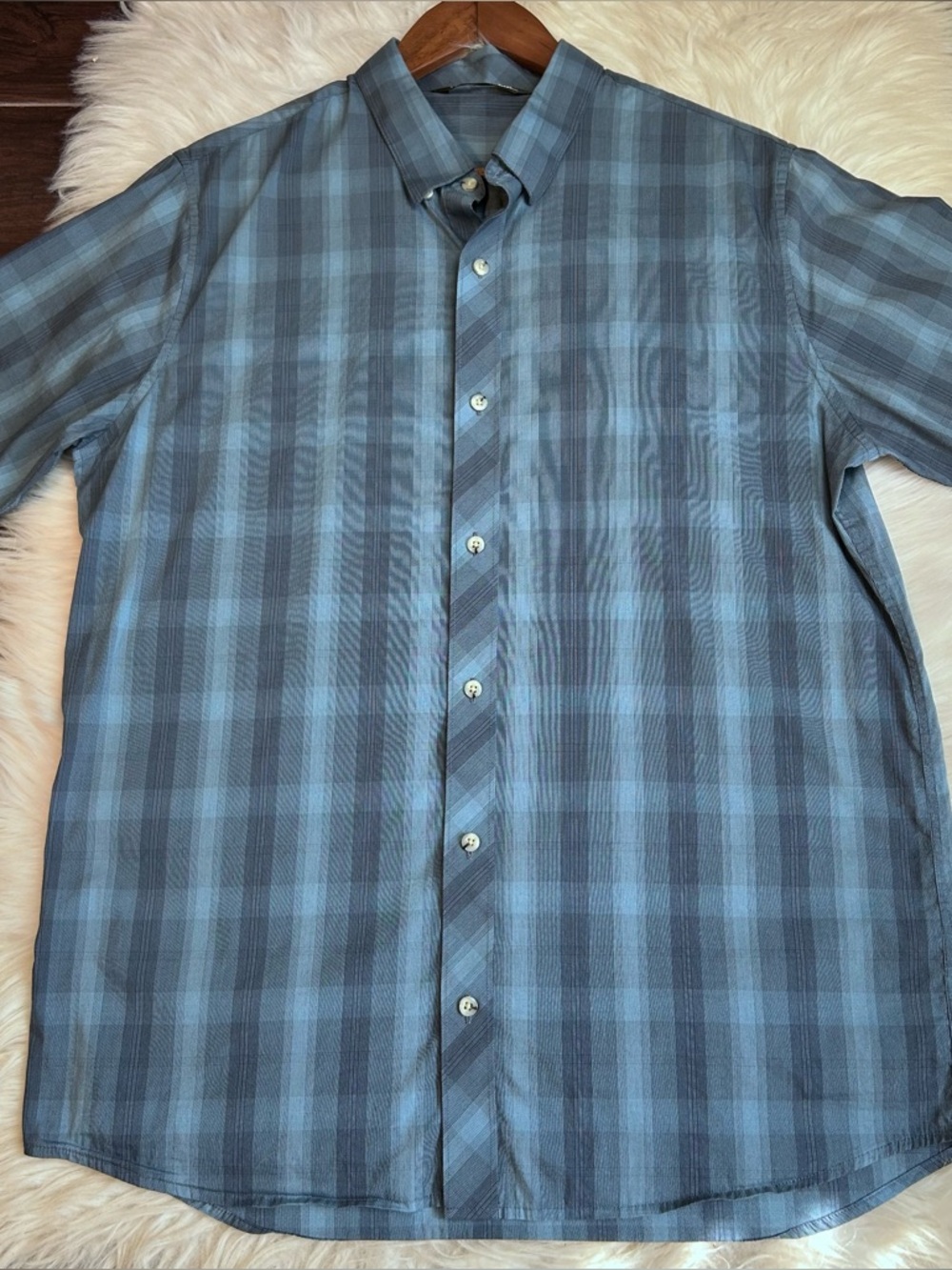 Travis Mathew Men's Large Button Down Performance Shirt Blue Plaid Short Sleeve